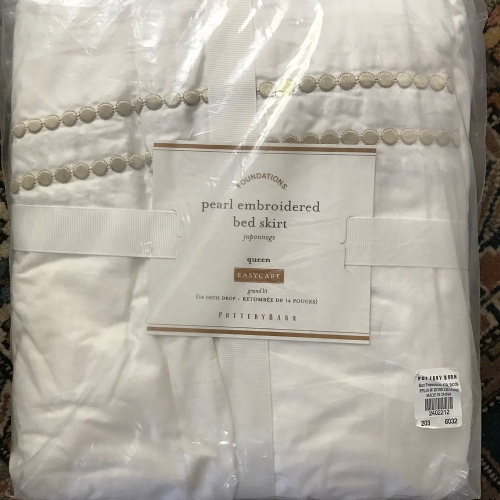 Pottery Barn Queen-Sized Pearl Embroidered Bed Skirt, Juponnage